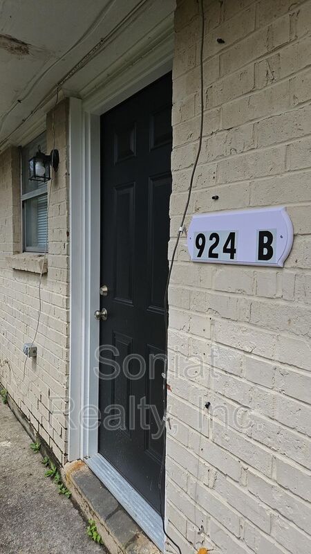 924 DESLONDE ST