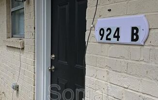 924 DESLONDE ST