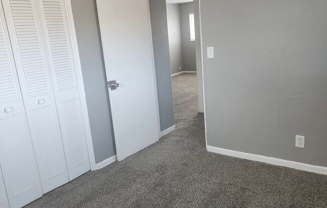 2 beds, 1 bath, 750 sqft, $1,070, Unit B03 1022 12