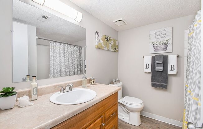 3 beds, 2 baths, 1,125 sqft, $1,600, Unit 805