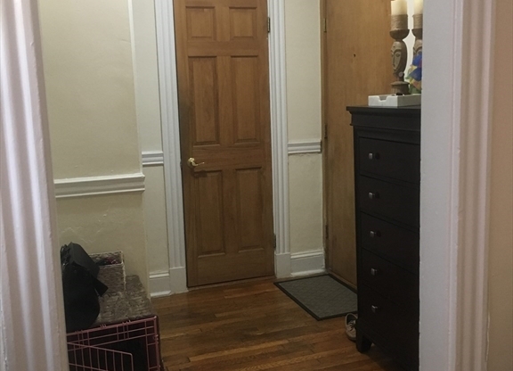 1 bed, 1 bath, 1,000 sqft, $2,200, Unit 18