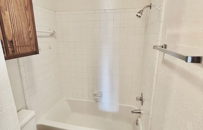 2 beds, 1 bath, 850 sqft, $825, Unit 7B