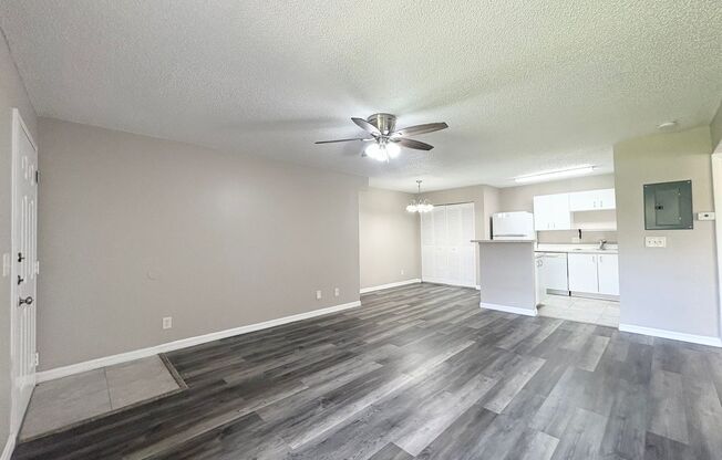 1/1 Condo in Gated Lakefront Community of Altamonte Springs!