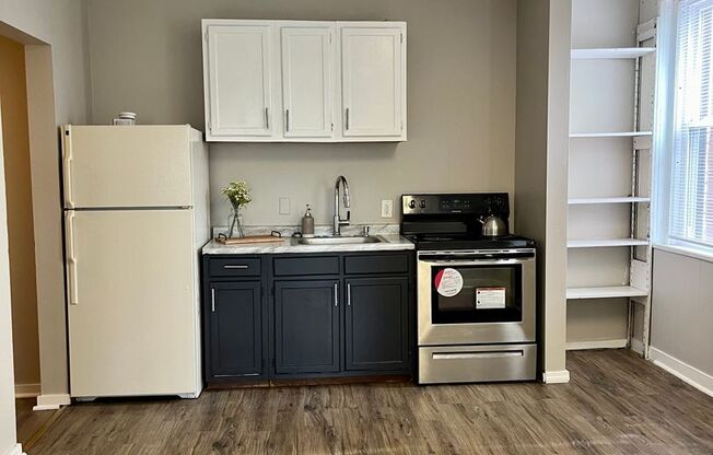 2 beds, 1 bath, 465 sqft, $1,095, Unit 212