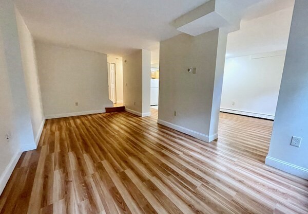3 beds, 1 bath, 1,000 sqft, $4,500, Unit 1