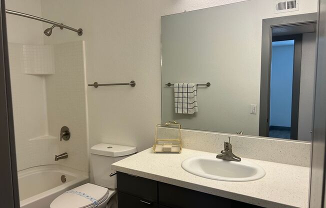2 beds, 1 bath, 920 sqft, $3,070, Unit D057