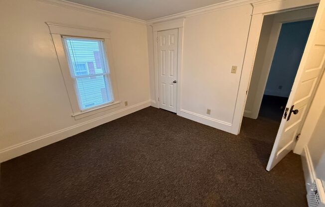 3 beds, 1 bath, $1,300