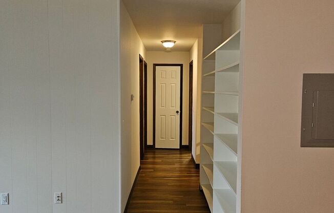 1 bed, 1 bath, 955 sqft, $1,195, Unit 33 - 205