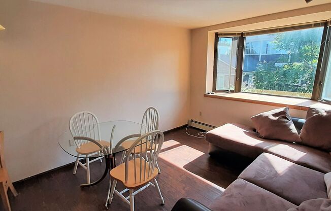 3 beds, 1.5 baths, $3,285, Unit 15