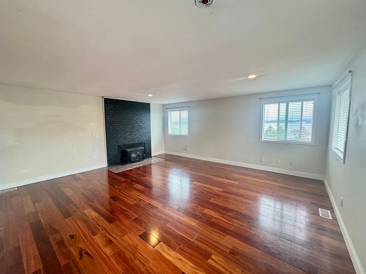 Must See Home!!