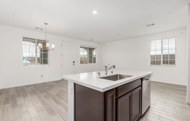 3 beds, 3 baths, $2,095