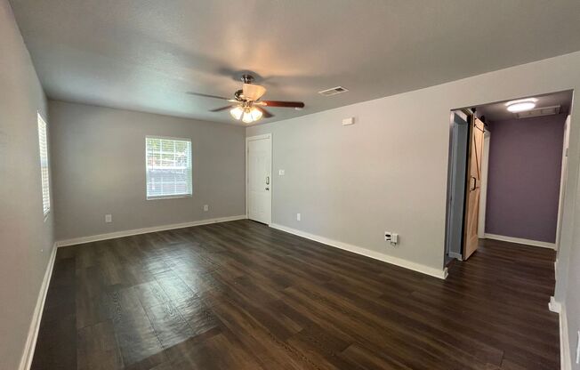 *ASK ABOUT OUR OCTOBER MOVE-IN SPECIALS* --AVAILABLE NOW--2 Bedroom 1 Bath Home in TCU Area