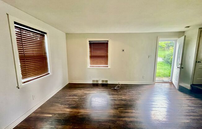 Exquisite 3 Bed, 1 Bath Retreat at 5705 Hilltop, Verona, PA