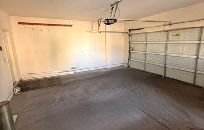3 beds, 2.5 baths, $2,300