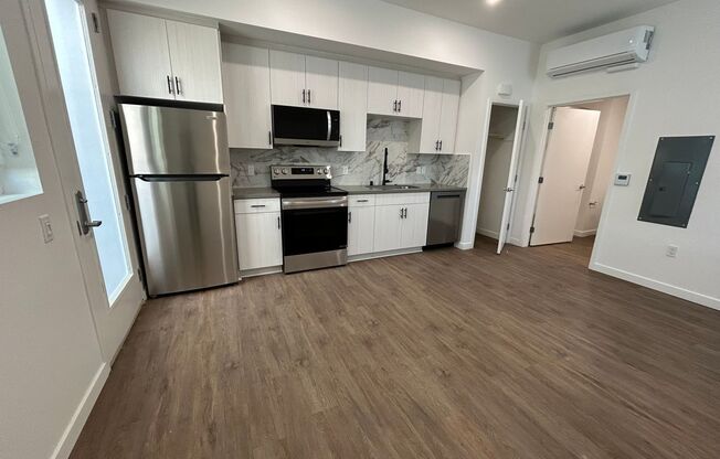 Studio, 1 bath, 354 sqft, $1,925, Unit 2112-102