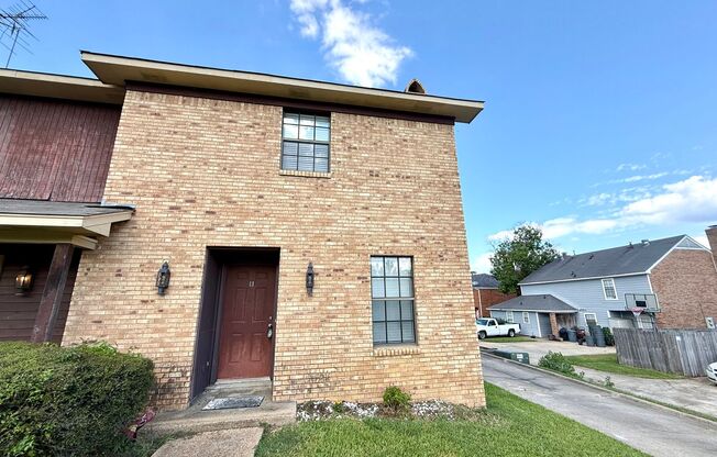 2 Bed/1.5 Bath Townhome Available for Rent in Ridgeland!