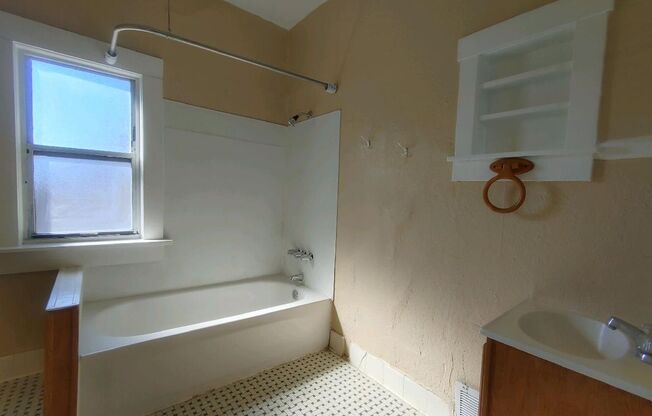 1 bed, 1 bath, 500 sqft, $1,045, Unit 346 A