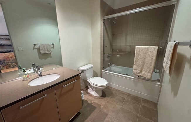 2 beds, 2 baths, 1,320 sqft, $4,100, Unit 2203