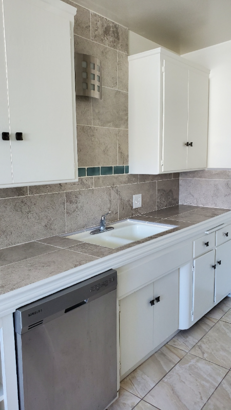 1150 MANHATTAN BCH BLVD