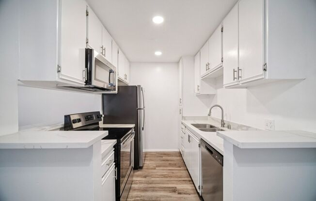 2 beds, 2 baths, 905 sqft, $1,948, Unit 103