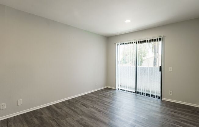 2 beds, 1 bath, 1,000 sqft, $1,998, Unit 15
