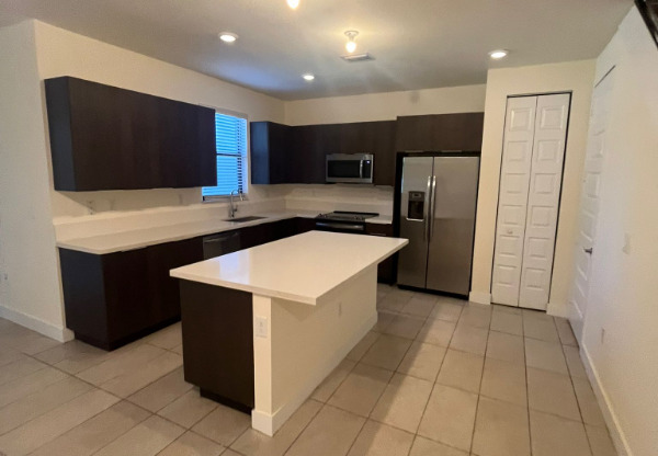 8154 NW 114