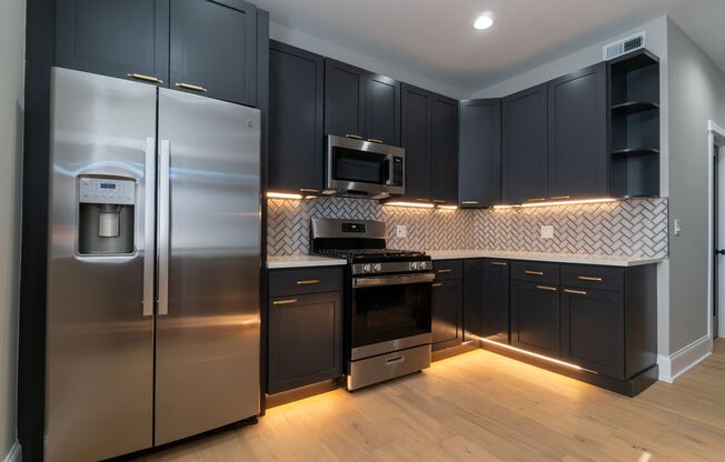 Recently Renovated 3-Bedroom, 2-Bathroom Apartment with In-Unit Washer/Dryer! Experience Sophisticated Uptown Living.