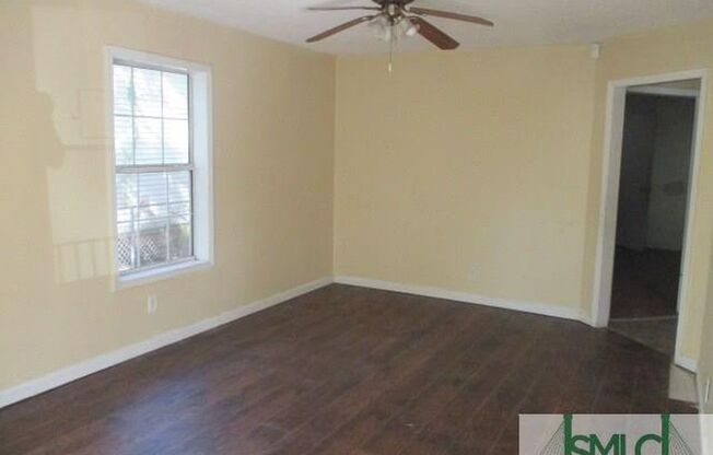 3br/2ba - Single Family Home