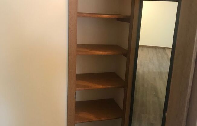 3 beds, 1 bath, 1,040 sqft, $1,695, Unit 3164-303