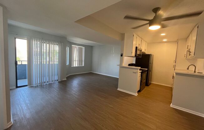 2 beds, 2 baths, 935 sqft, $1,998, Unit 301