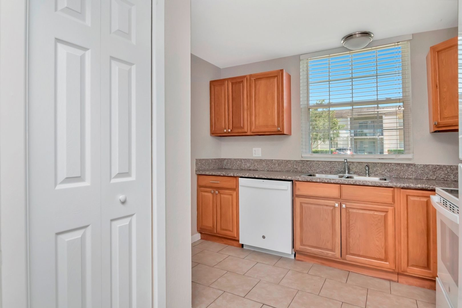 Ground Floor - Corner/End Unit - Upgraded 2/2 for Lease in Brandon, FL.