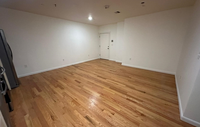 2 beds, 1 bath, 1,100 sqft, $2,150, Unit 1A