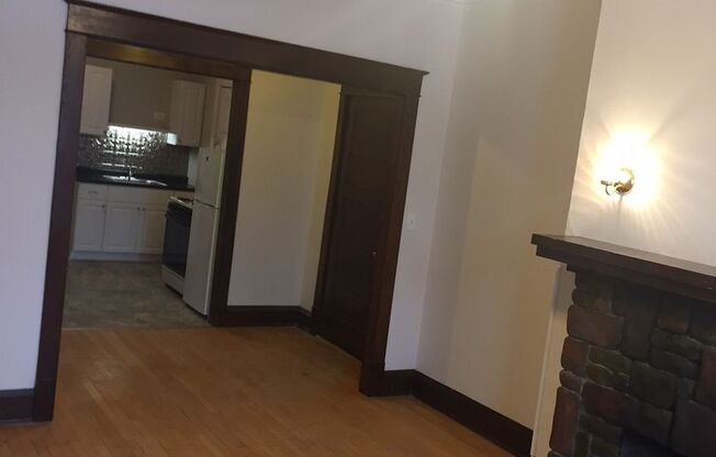 2 beds, 1 bath, $1,275, Unit 3059 N Maryland Ave B, Milwaukee, WI 53211
