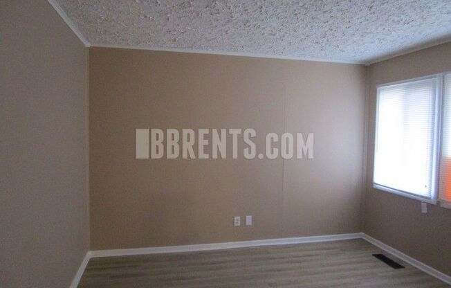 3 beds, 1 bath, $1,075