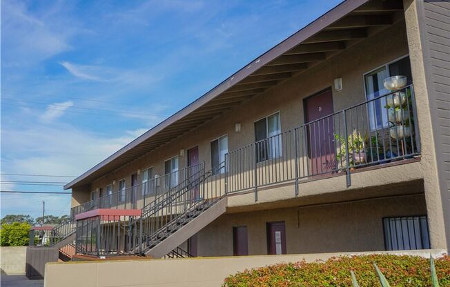 1 Bedroom Upstairs Apartment For Rent in Oxnard!