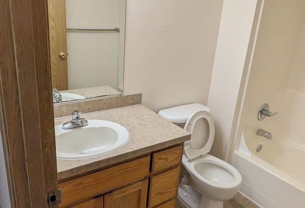 2 beds, 1 bath, 750 sqft, $1,195, Unit 31