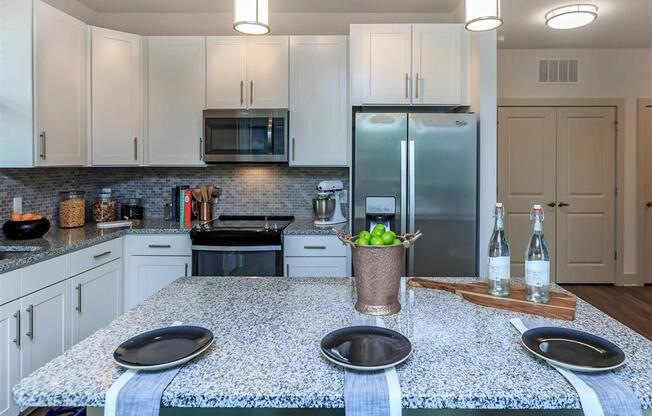 Berewick Pointe Refrigerator And Kitchen Appliances at Charlotte, NC Apartments