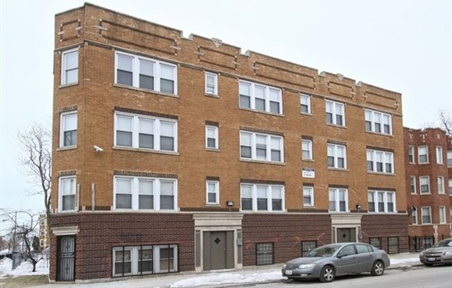 7601 S Coles