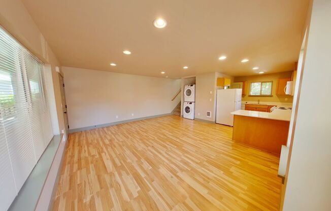 4 beds, 2.5 baths, $4,120, Unit 576 East 15th Alley