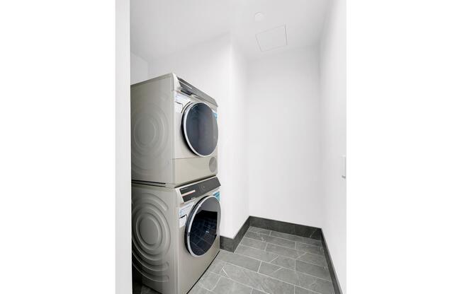 303 AVE 2217