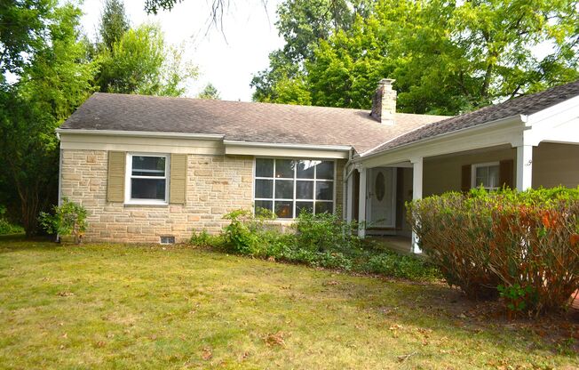 Charming 2-Bedroom Home in Fairview Park