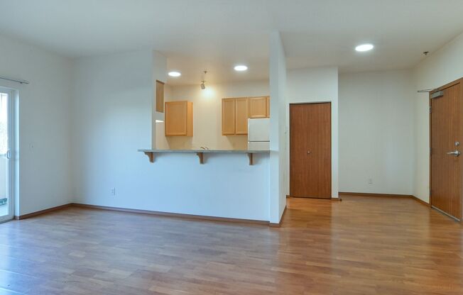 2 beds, 1 bath, $1,700, Unit 305