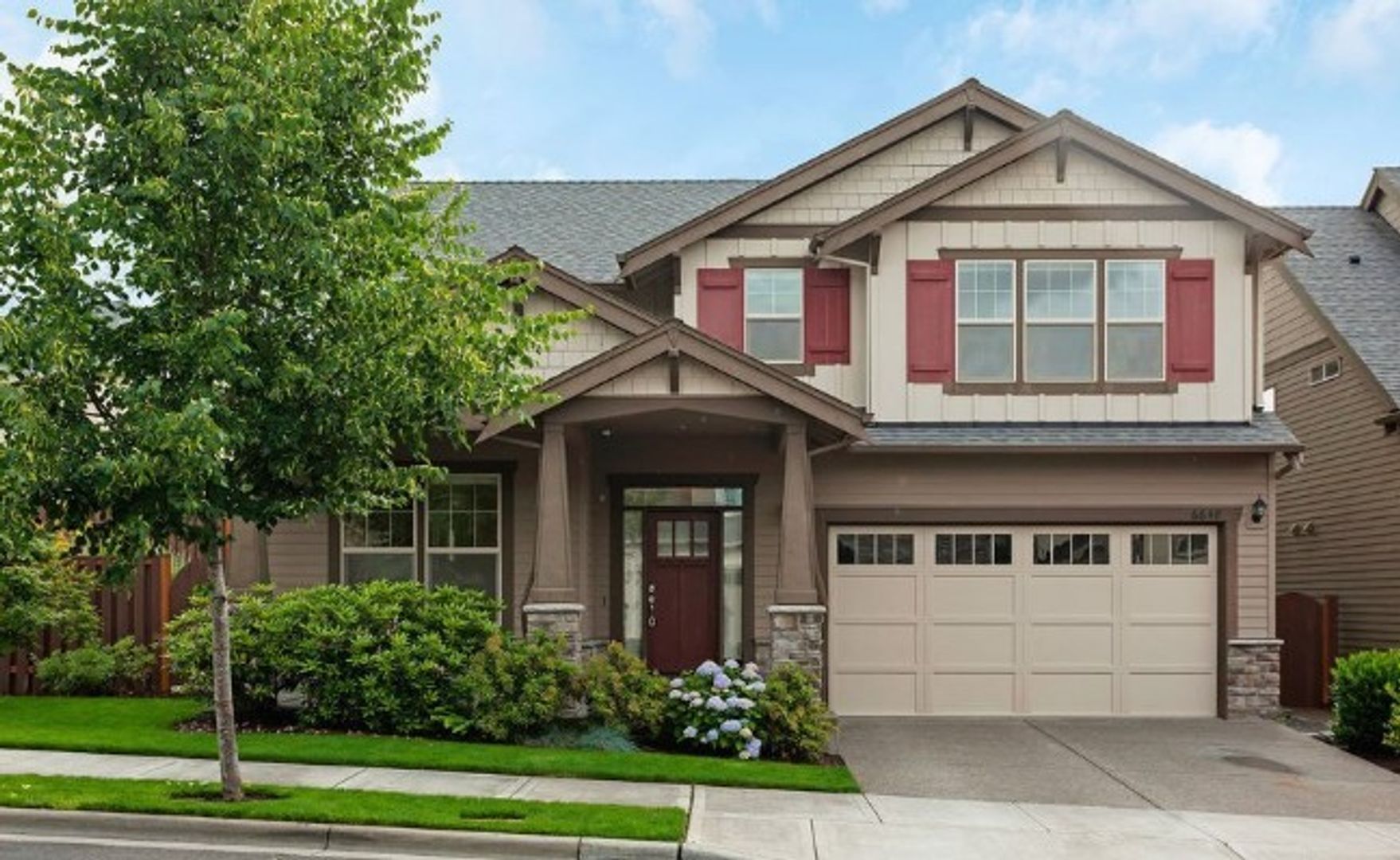 Gorgeous 4 BD* 3 Full Bath* Single Family Home Located In Arbor Oaks Community On *EXTRA LARGE CORNER LOT*  Spectacular location & A+ Schools!!