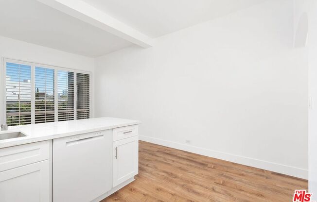 Studio, 1 bath, 405 sqft, $2,700, Unit 546