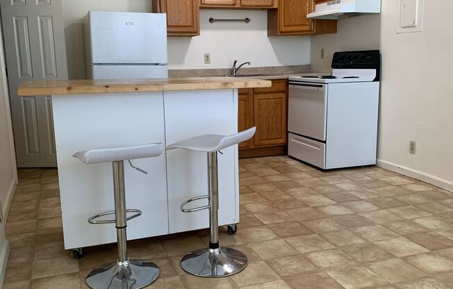 1 bed, 1 bath, $1,125, Unit 6