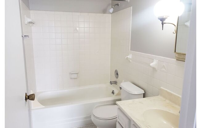 2 beds, 2 baths, 1,100 sqft, $1,295, Unit 1600-405