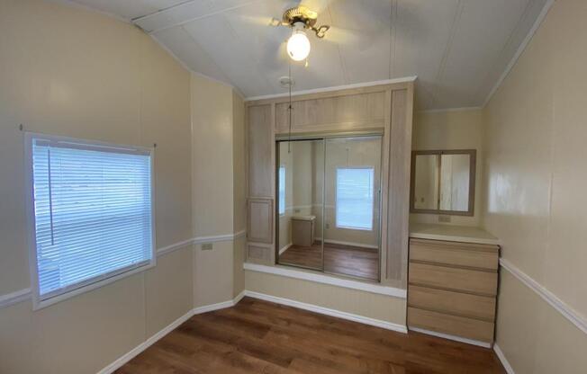 1 bed, 1 bath, 403 sqft, $1,300, Unit LOT 2619