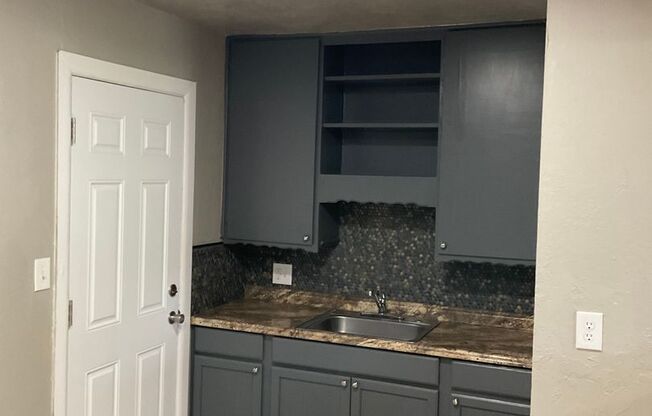 2 Bed 1 Bath Newly Remodeled Home in Del City