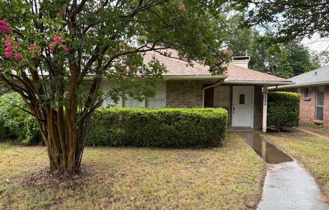 Updated Duplex, 3 Bedrooms & 2 Full Bathrooms with a fenced backyard!