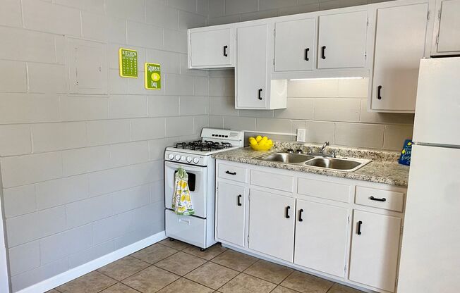 1 bed, 1 bath, $900